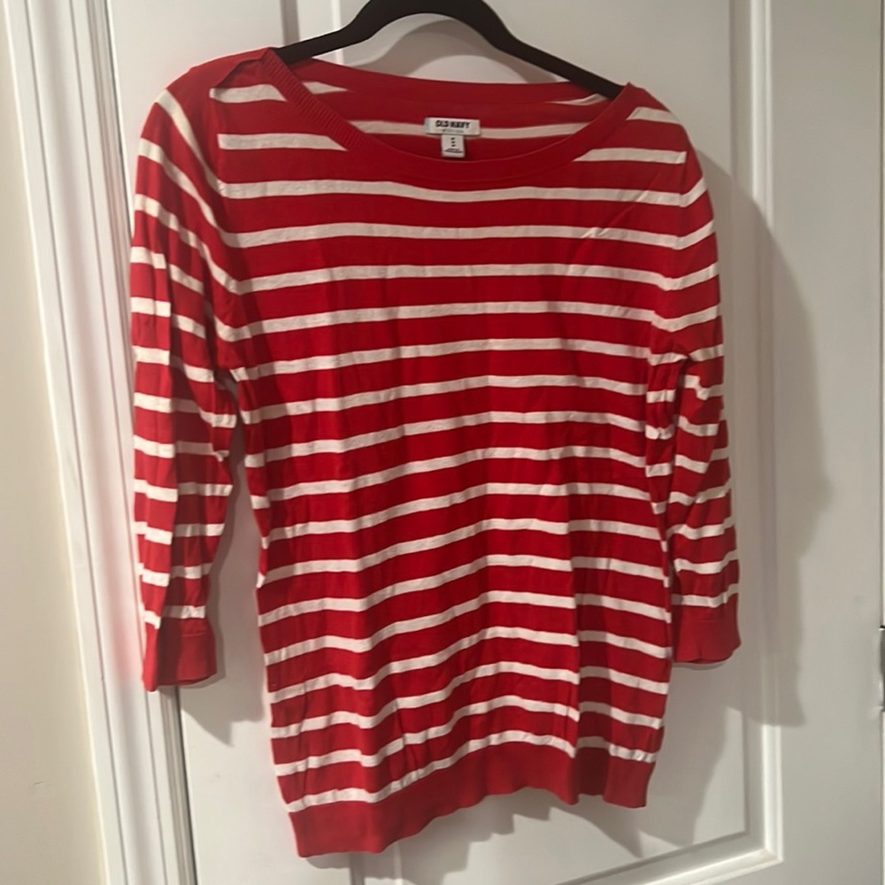 Gap size M red and white striped 3/4 sleeve sweater